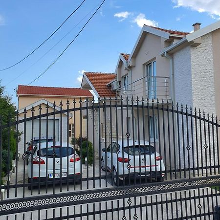 Apartman Tolosi 2 Podgoriţa Exterior foto