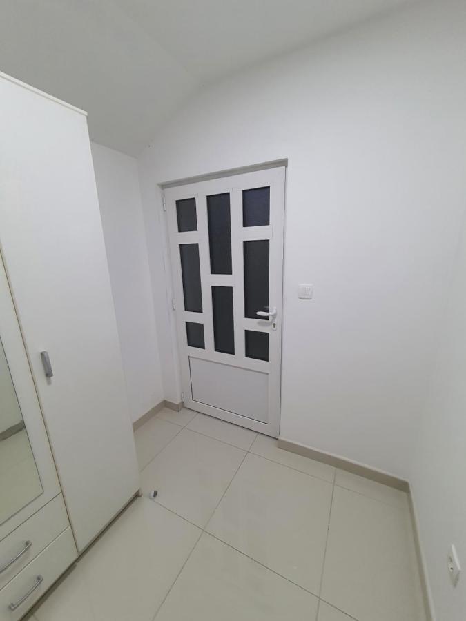 Apartman Tolosi 2 Podgoriţa Exterior foto