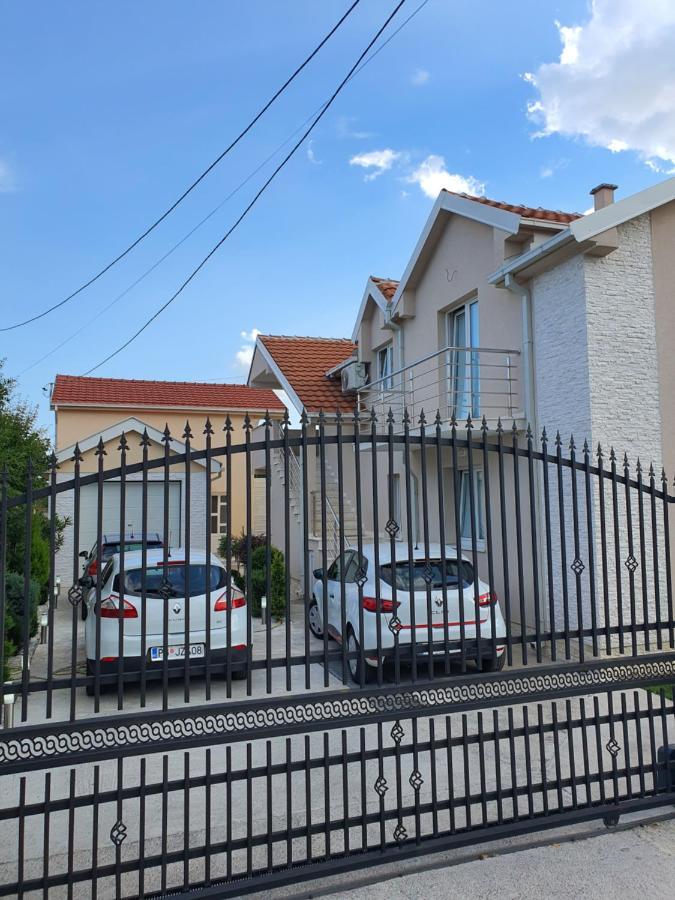 Apartman Tolosi 2 Podgoriţa Exterior foto