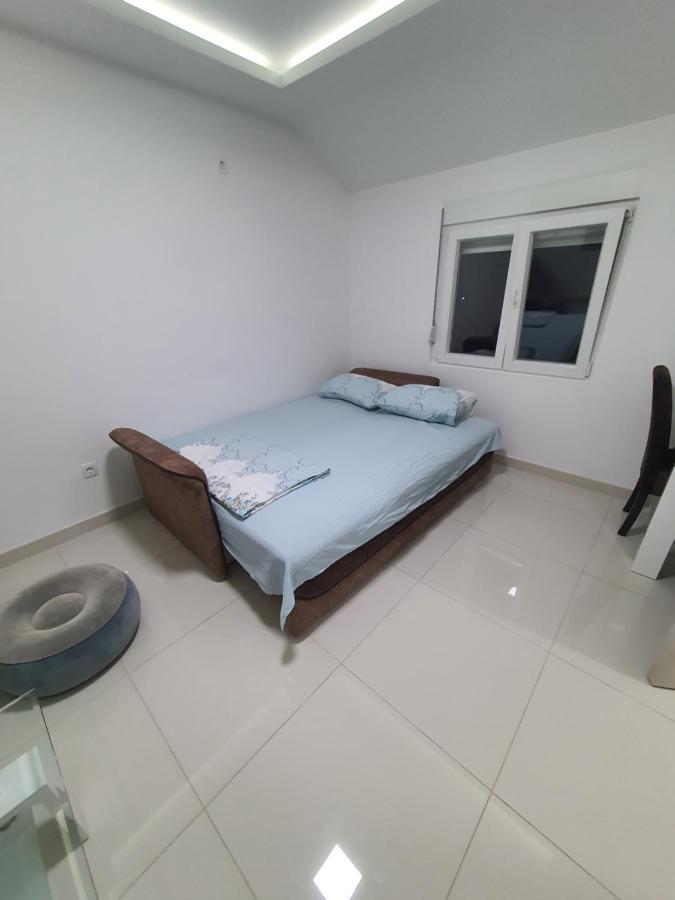 Apartman Tolosi 2 Podgoriţa Exterior foto